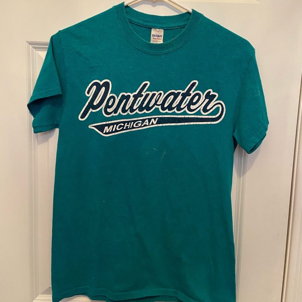 ✨5/$15✨ T-shirt